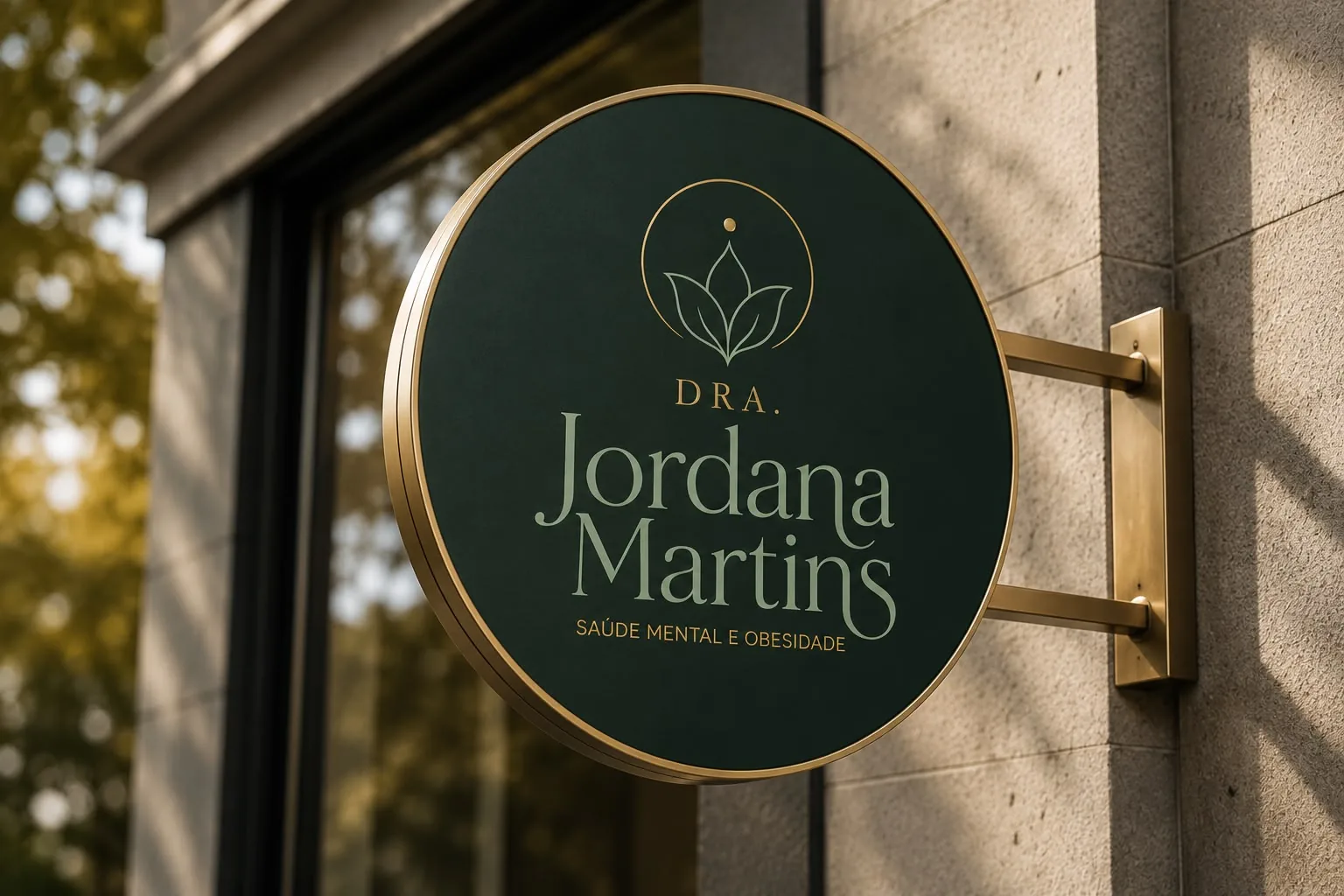 Fachada com a placa da Dra. Jordana Martins